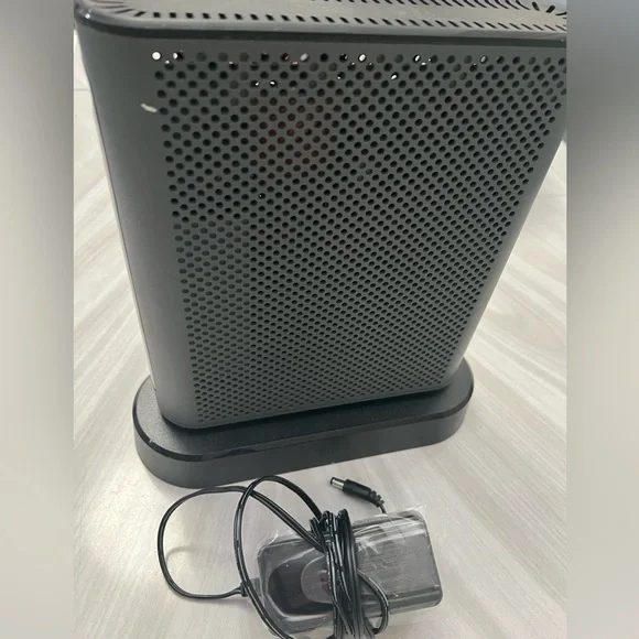 Motorola MT7711 24x8 Cable Modem plus AC1900 Dual Band WiFi Gigabit Router voice - Picture 2 of 5